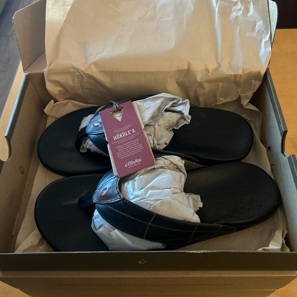Brand new OluKai slippers